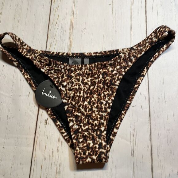Victoria’s Secret and Lulus woman’s bikini bottoms. Bundle two. Size M. - Picture 5 of 6